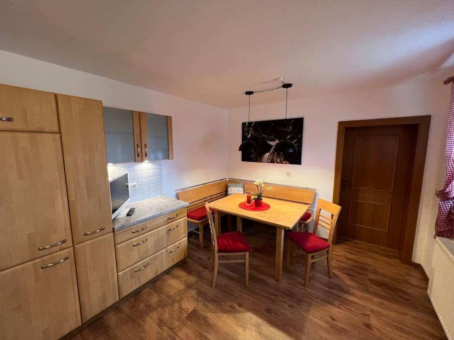 Ferienwohnung Steinbock Terrasse, Gartensauna, Garten, Grillplatz Stumm Luaran gambar