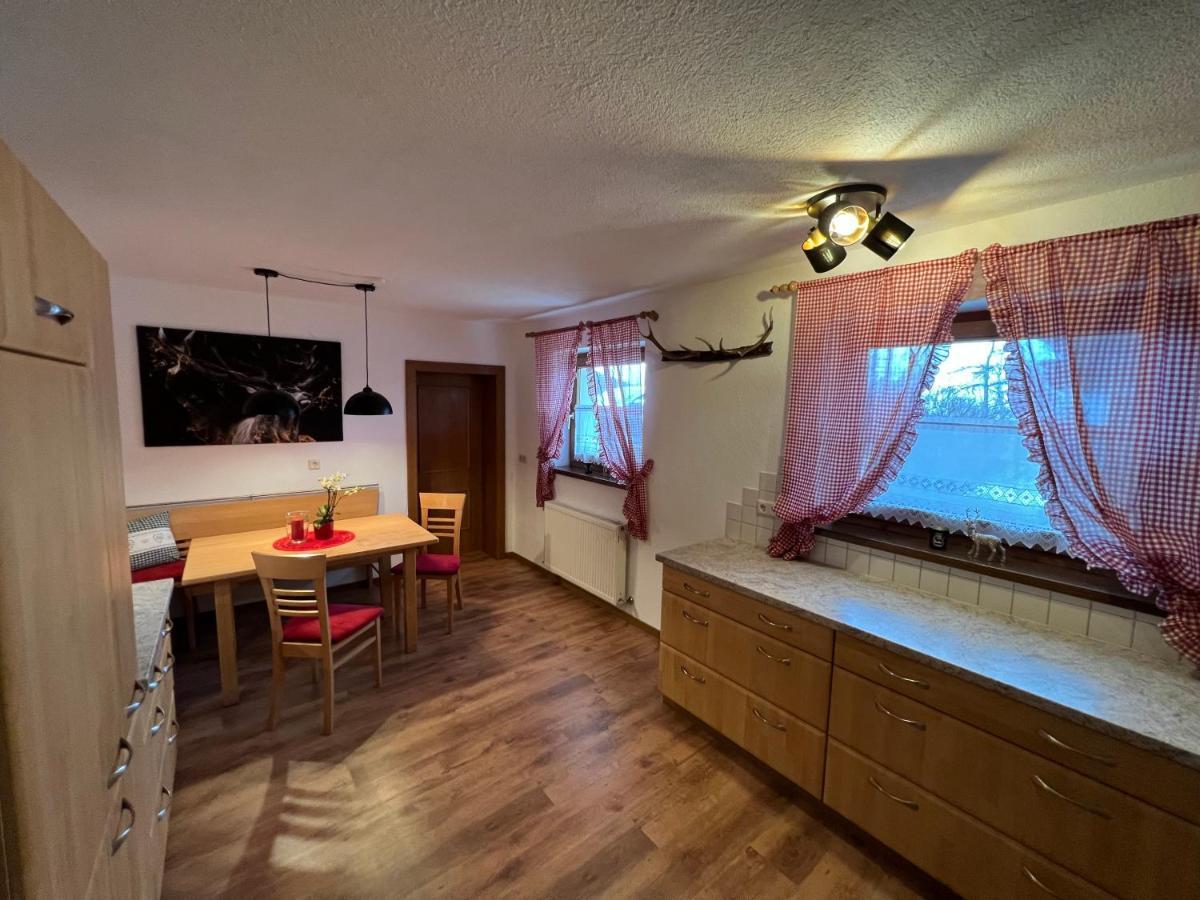 Ferienwohnung Steinbock Terrasse, Gartensauna, Garten, Grillplatz Stumm Luaran gambar