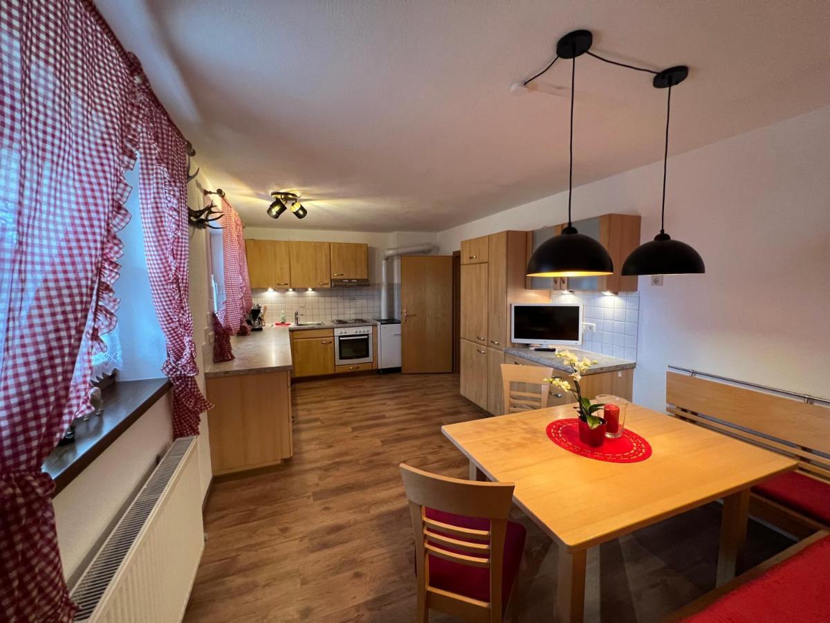 Ferienwohnung Steinbock Terrasse, Gartensauna, Garten, Grillplatz Stumm Luaran gambar