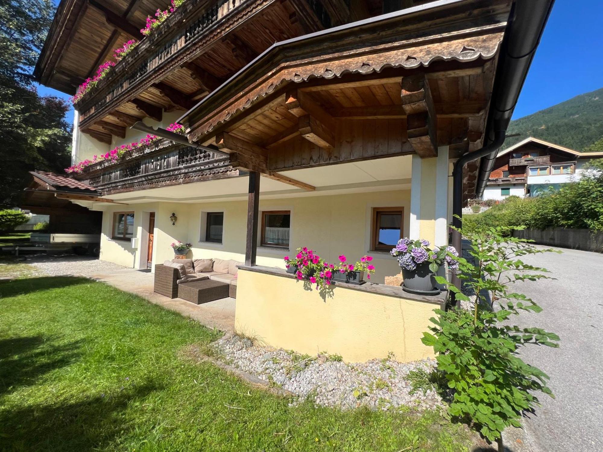 Ferienwohnung Steinbock Terrasse, Gartensauna, Garten, Grillplatz Stumm Luaran gambar